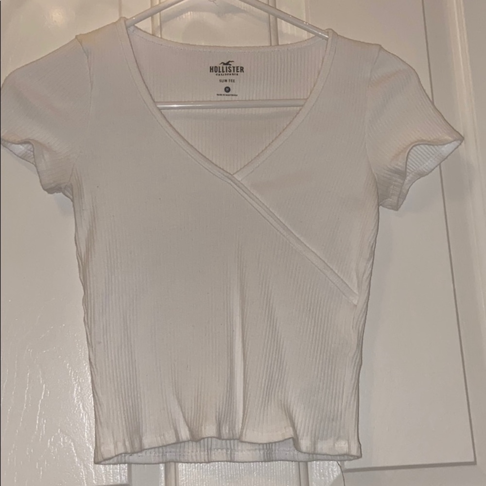 Cute Hollister tee!